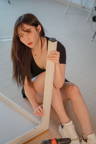 [Korean-Realgraphic]-No.08-组装家具的韩国美女-MyuA
