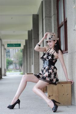 台湾正妹_台湾模特Avy杜可薇《时尚连衣裙街拍》写真集