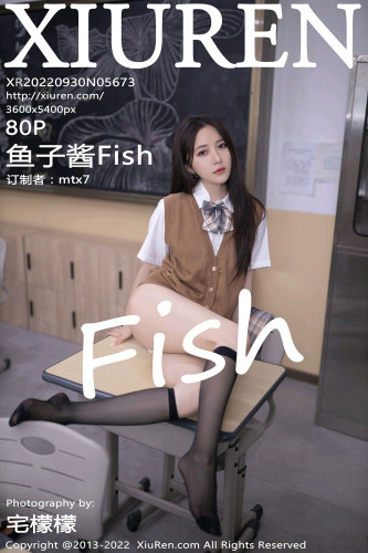 XiuRen-No.5673-鱼子酱-格子裙女生教室变身白狐